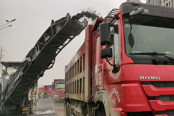 壓路機(jī)的操作控制對路面壓實效果的影響